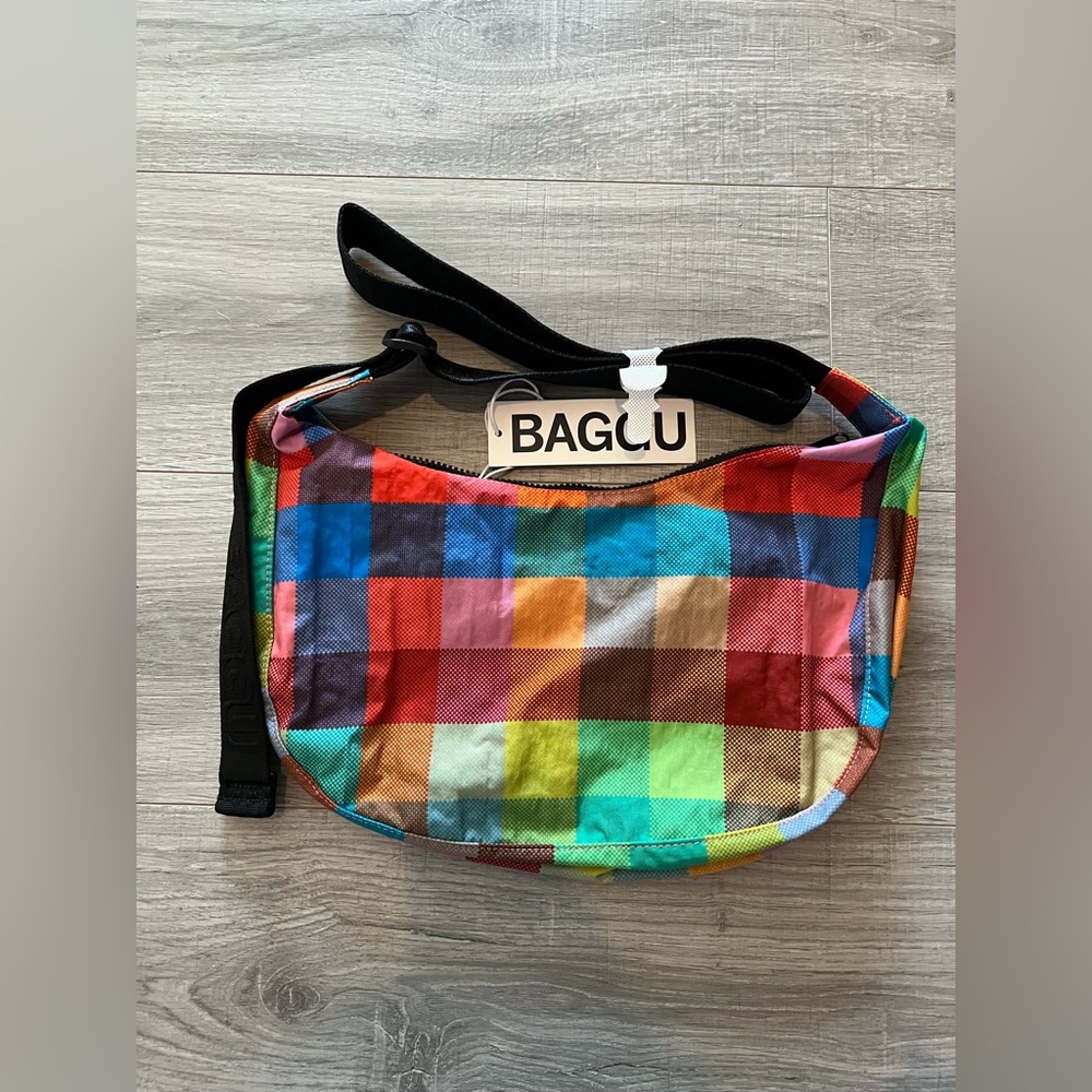 nwt baggu nylon medium crescent bag madras